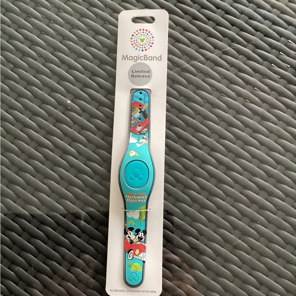 Disney Magic Band Limited release Mickey & Minnies runaway railway.   New.